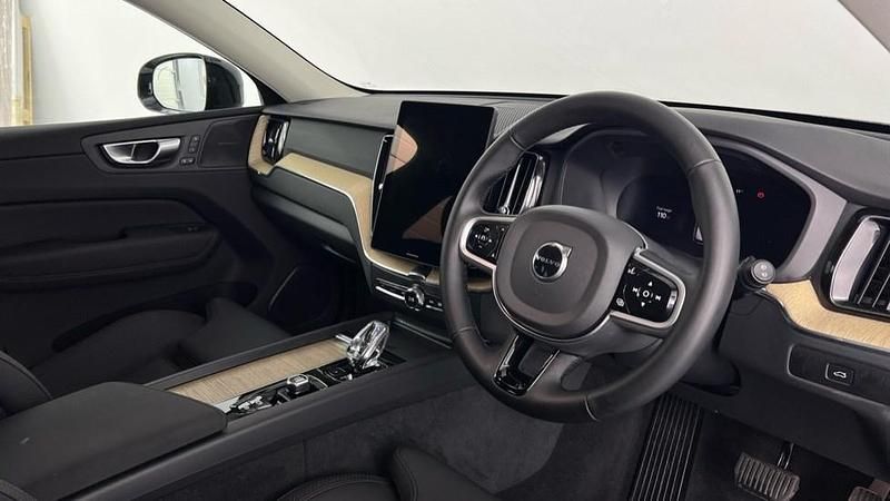 Used Volvo XC60 Plus 247 HP (181 kW) 2025 White SUV