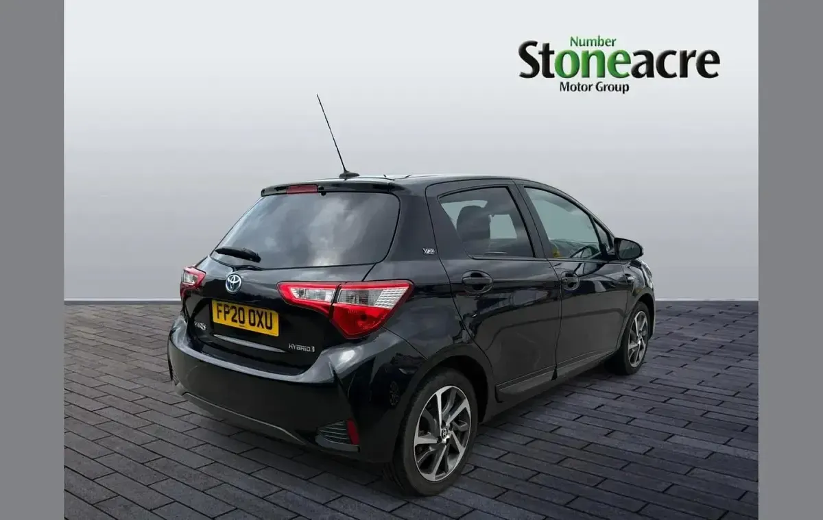 Second-hand Toyota Yaris Hybrid 99 CP (72 kW) 2020 Negru Hatchback