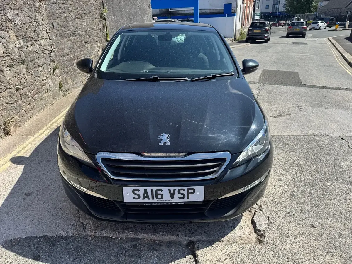 Used Peugeot 308 Active 120 HP (88 kW) 2016 Black Hatchback