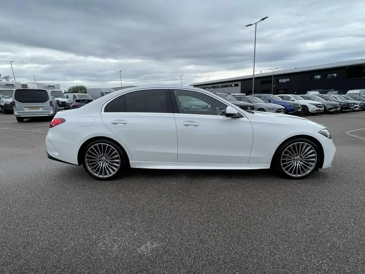 Used Mercedes C200 AMG Line Premium 221 HP (162 kW) 2025 White Sedan