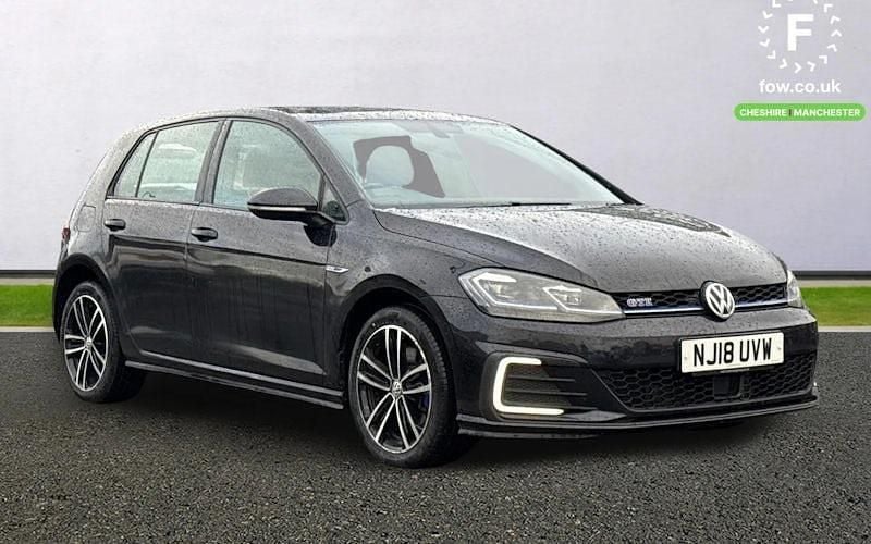 Used 2020 VW Golf VII GTE Hatchback | £12,399 (Super price) - Image 1/4