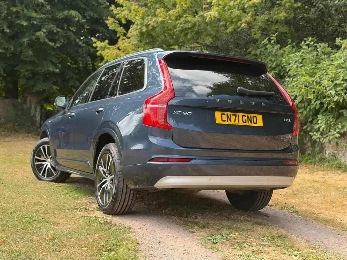 Used Volvo XC90 Momentum 232 HP (170 kW) 2021 Blue SUV
