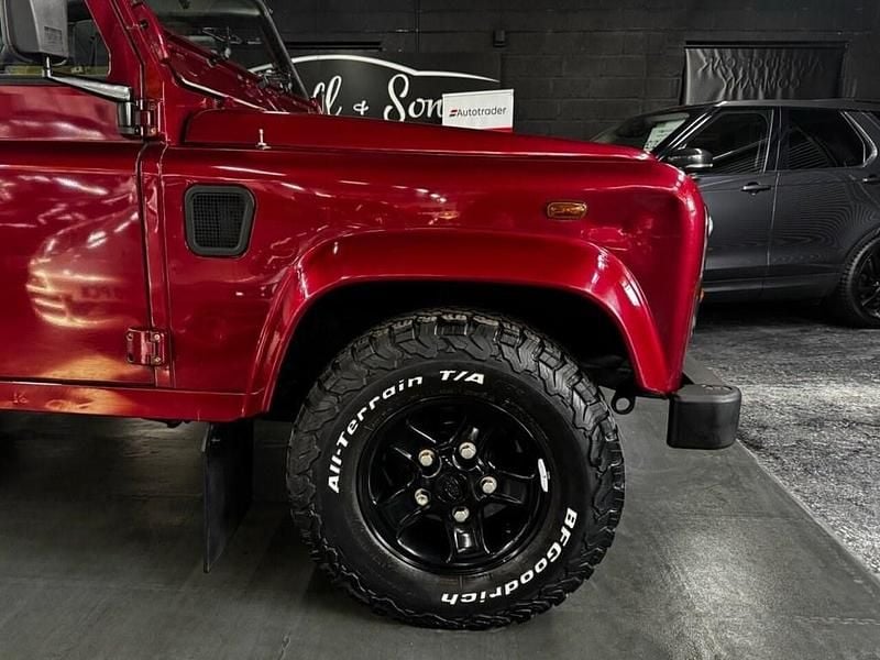 Used Land Rover Defender 120 HP (88 kW) 2005 Red Estate