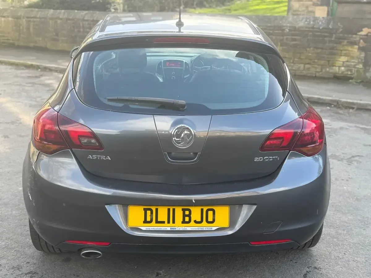 Używany Vauxhall Astra 2011 Szary Hatchback