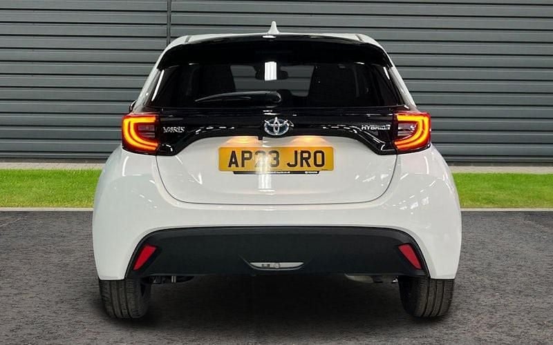 Used Toyota Yaris Hybrid Design 116 HP (85 kW) 2026 Hatchback