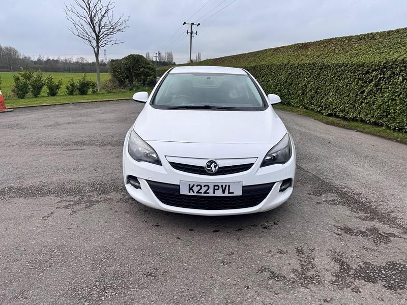 Used Vauxhall Astra SRi 2012 White Hatchback