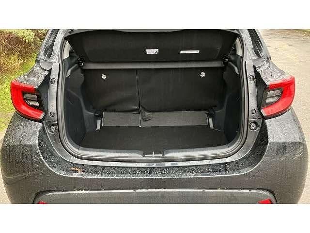 Used Toyota Yaris Hybrid Design 116 HP (85 kW) 2023 Black Hatchback