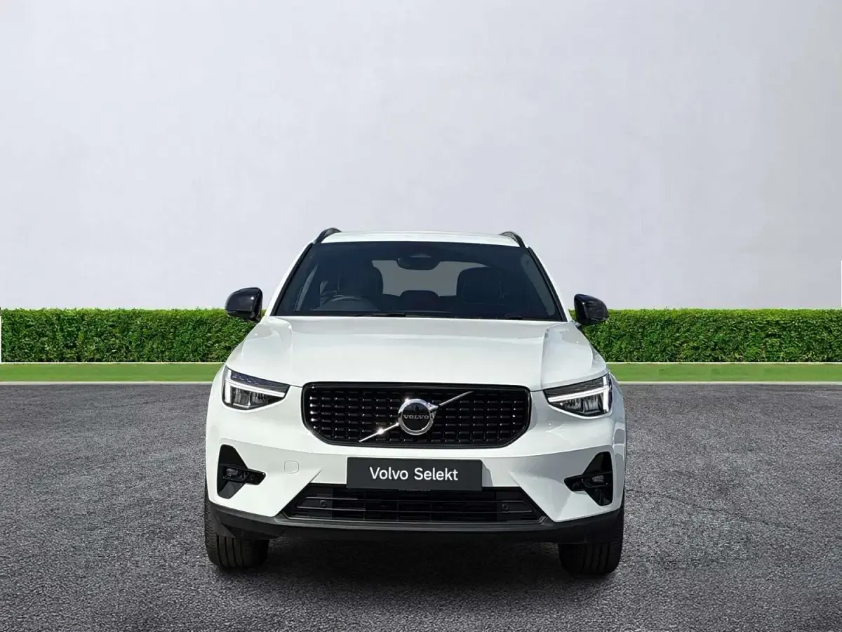 New Volvo XC40 Plus 163 HP (119 kW) 2026 White SUV