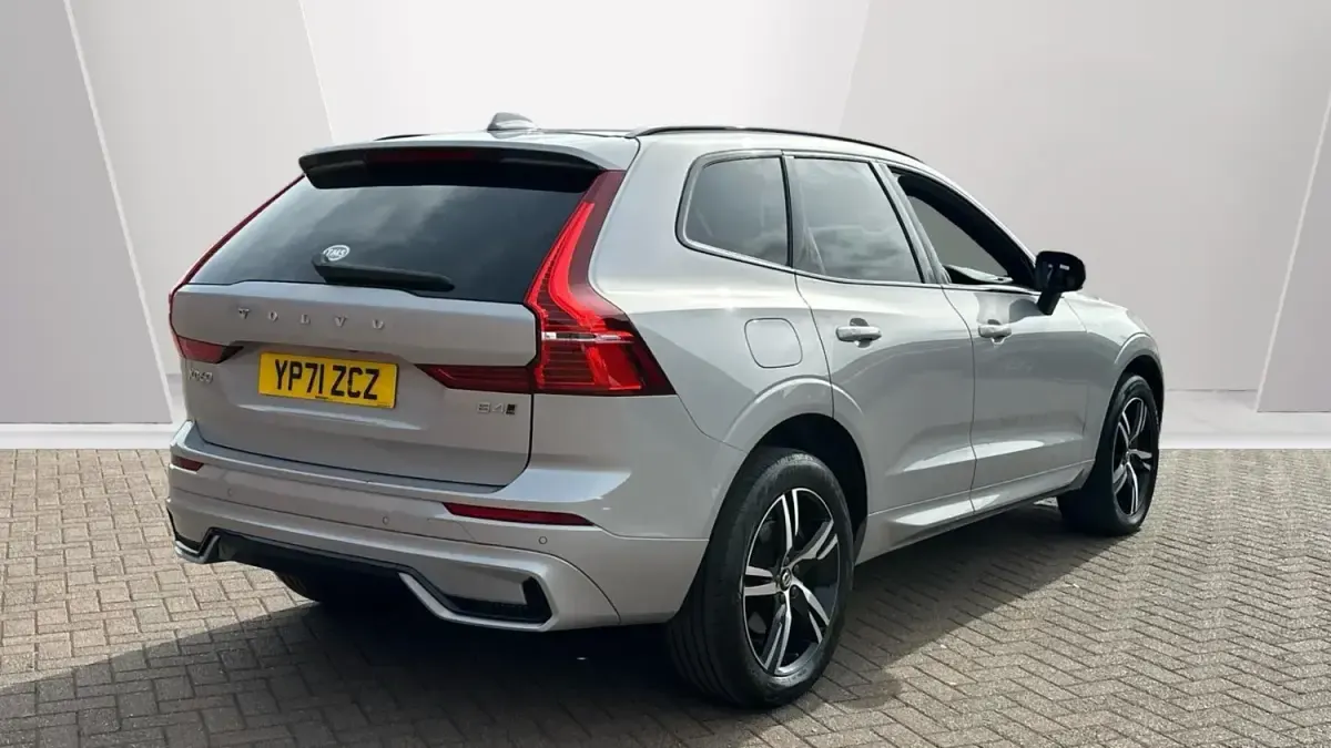 Usado Volvo XC60 R-Design 194 HP (142 kW) 2022 Prateado SUV