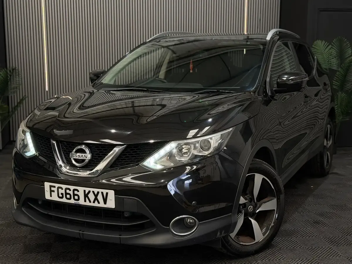 Used Nissan Qashqai N-Connecta 163 HP (119 kW) 2016 Black SUV
