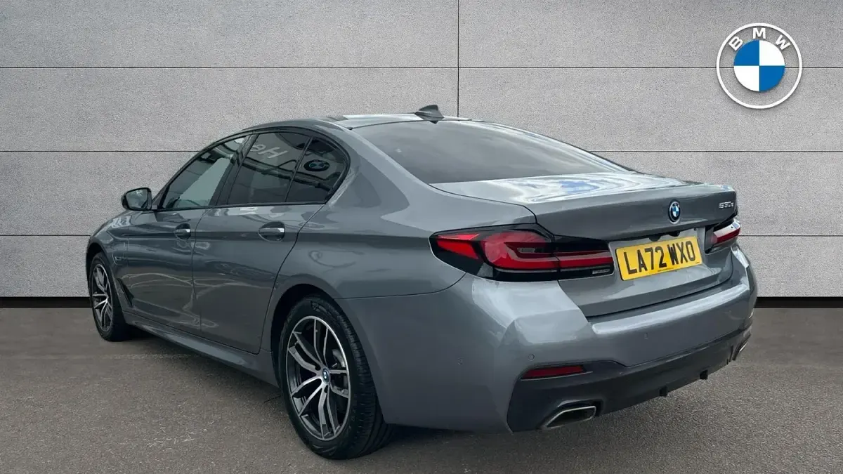 Usado BMW 530e M Sport 288 HP (211 kW) 2023 Cinzento Sedan