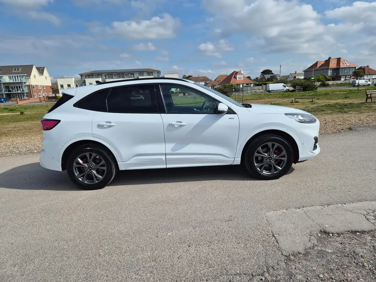 Used Ford Kuga ST-Line 190 HP (139 kW) 2023 White SUV
