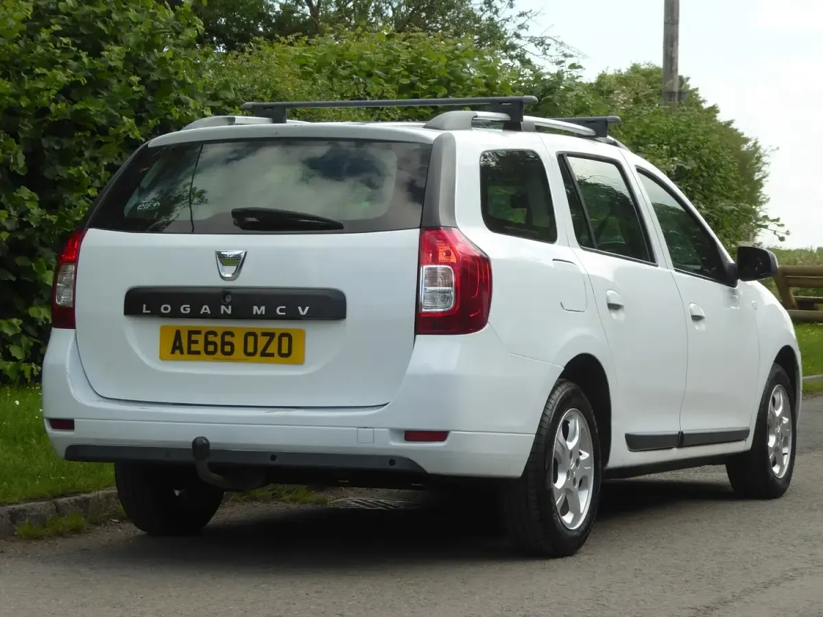 Used Dacia Logan MCV Lauréate 2016 White Estate