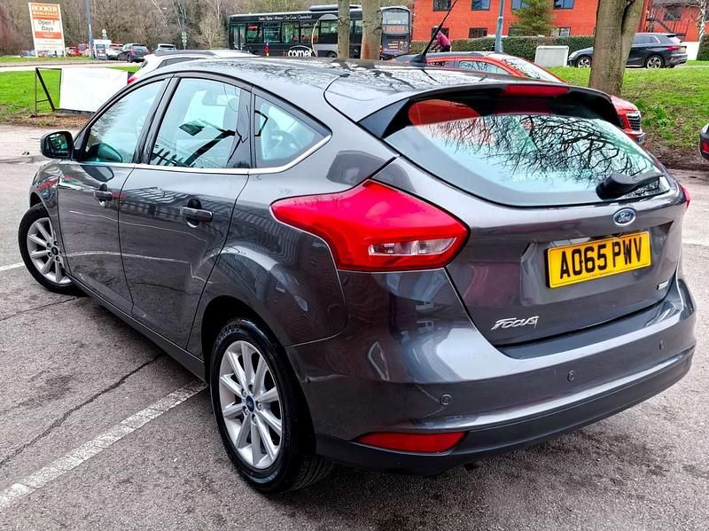 Used Ford Focus Titanium 125 HP (91 kW) 2015 Grey Hatchback