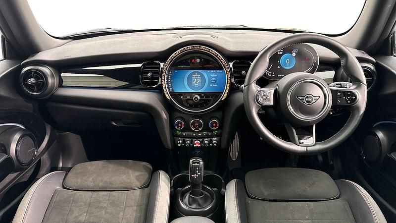 Usado Mini Cooper Hatch 134 CV (98 kW) 2024 Negro Utilitario
