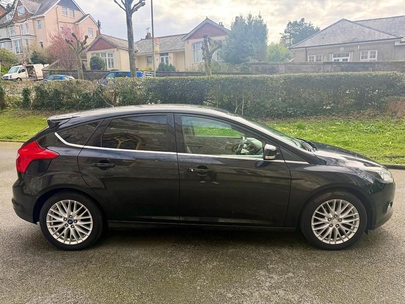 Used Ford Focus Zetec 125 HP (91 kW) 2013 Black Hatchback