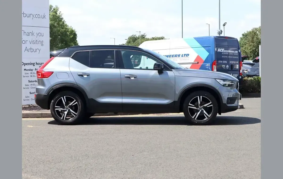 Used Volvo XC40 R-Design 154 HP (113 kW) 2018 Grey SUV