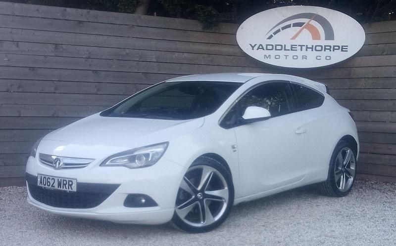 Used Vauxhall Astra GTC SRi 2012 White Hatchback