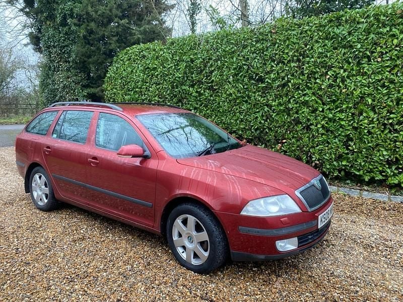 Red Used 2008 Skoda Octavia Elegance Estate | £1,995 (Good price) - Image 1/4