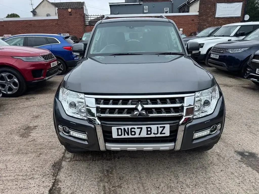 Used Mitsubishi Shogun 187 HP (137 kW) 2017 Grey SUV