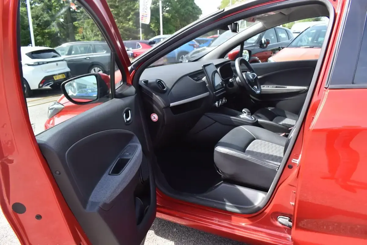 Used Renault Zoe GT 100 kW (136 HP) 2022 Red Hatchback