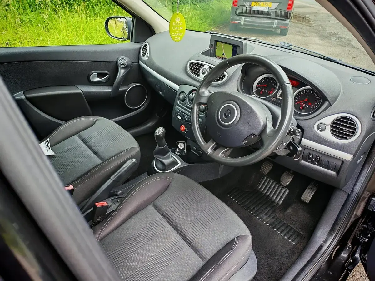 Used Renault Clio Dynamique 2010 Black Hatchback