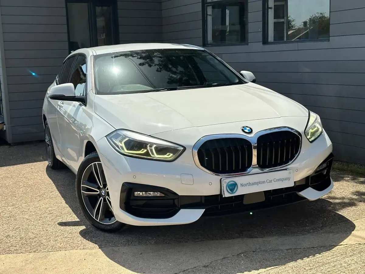 Used BMW 118 Sport Line 2019 White Hatchback