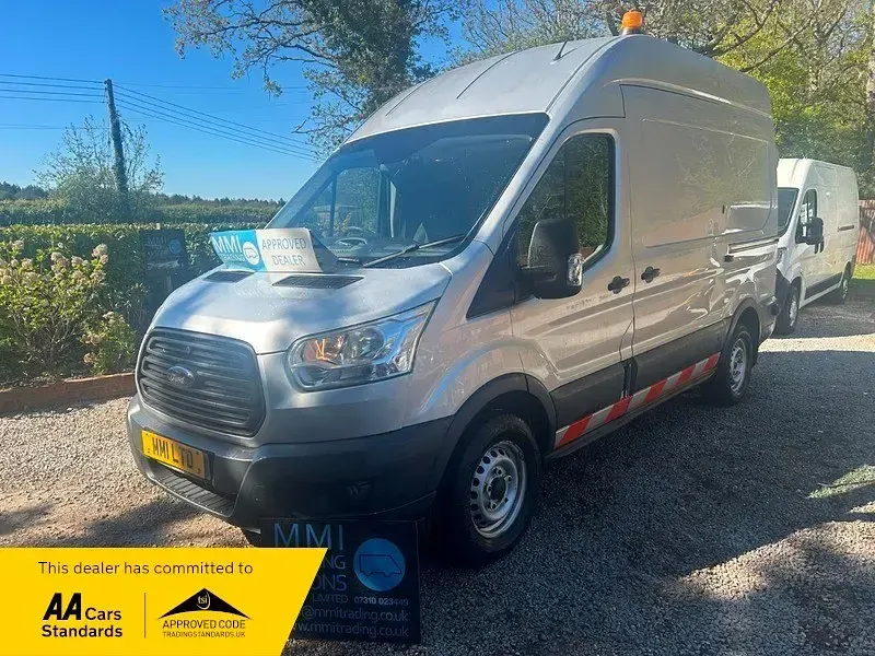 Usado Ford Transit 155 HP (114 kW) 2015 Prateado Van