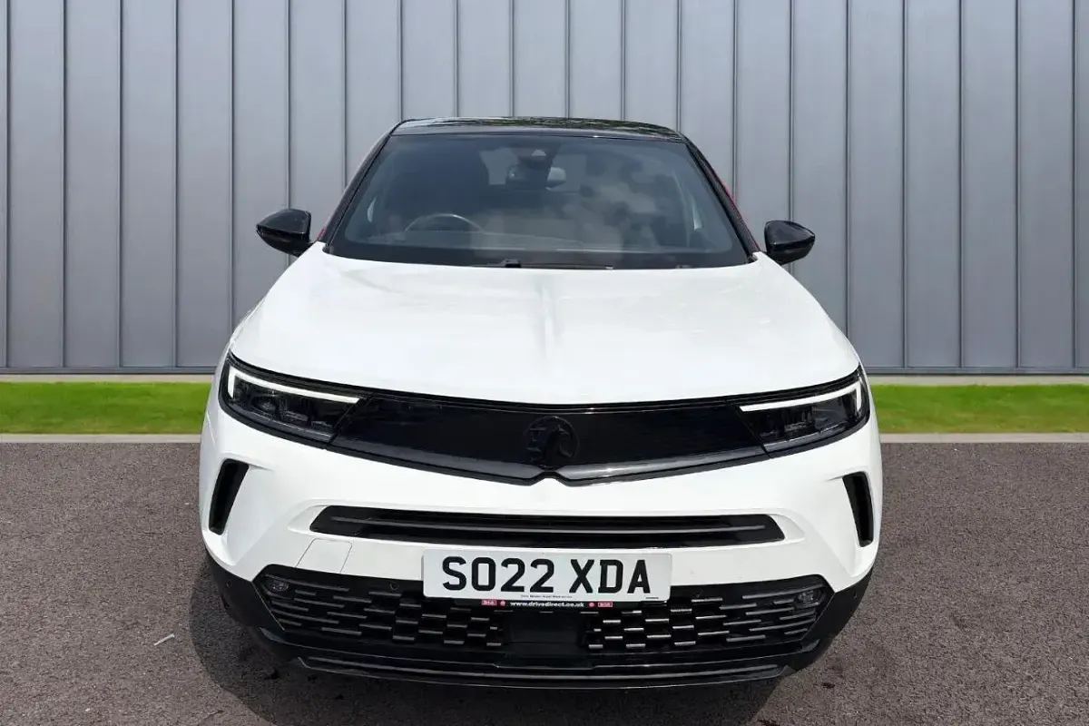 Used Vauxhall Mokka SRi 128 HP (94 kW) 2022 White SUV