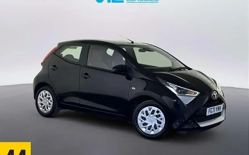 Used Toyota Aygo X-play 72 HP (52 kW) 2021 Hatchback