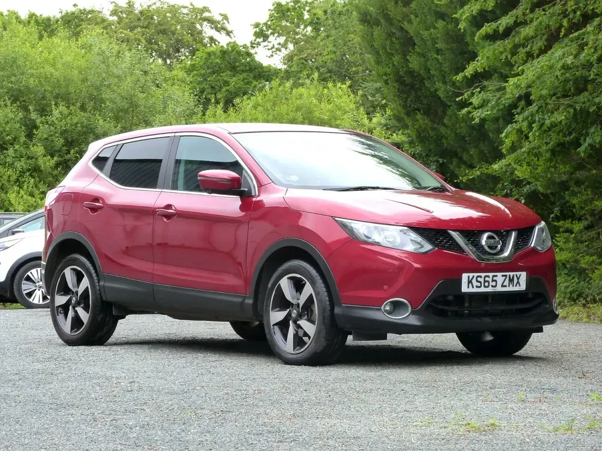 Used Nissan Qashqai N-TEC 130 HP (95 kW) 2016 Red SUV