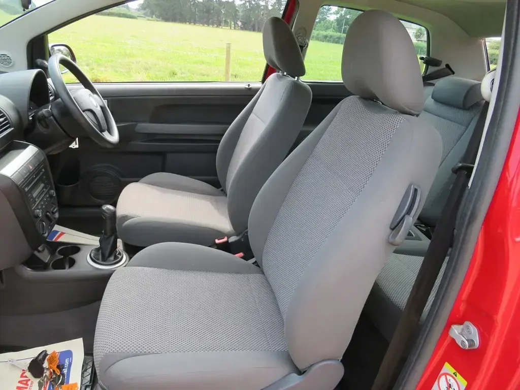 Used VW Fox 55 HP (40 kW) 2010 Red Hatchback