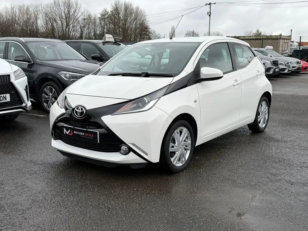 Używany Toyota Aygo x-press 2015 Biały Hatchback