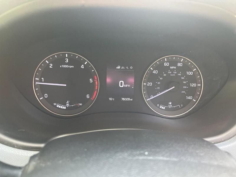 Used Hyundai i20 Premium 90 HP (66 kW) 2016 Silver Hatchback