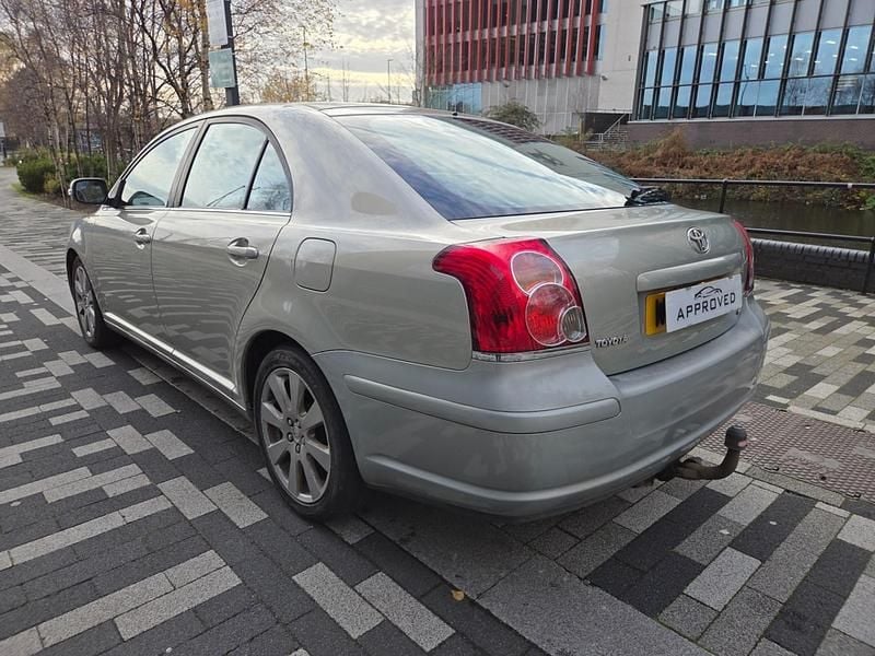 Usado Toyota Avensis 2008 Plateado Utilitario