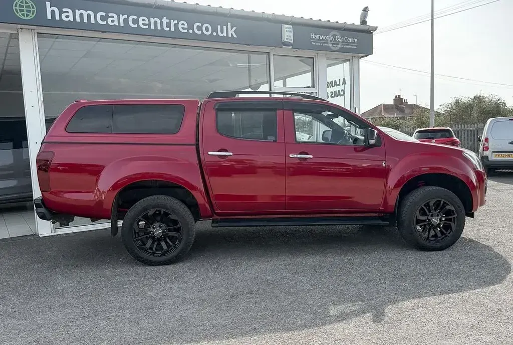 Used Isuzu Pick up 164 HP (120 kW) 2018 Red Pickup