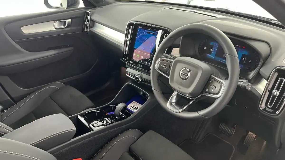 New Volvo XC40 Plus 161 HP (118 kW) 2026 White SUV