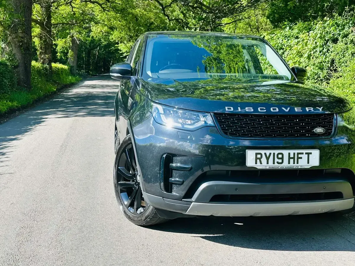Used Land Rover Discovery 301 HP (221 kW) 2019 Black SUV