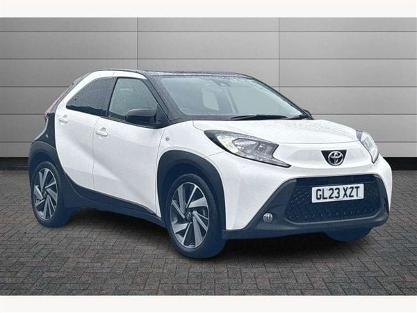 Pure white with black Used 2023 Toyota Aygo Hatchback | £12,901 (Fair price) - Image 1/3