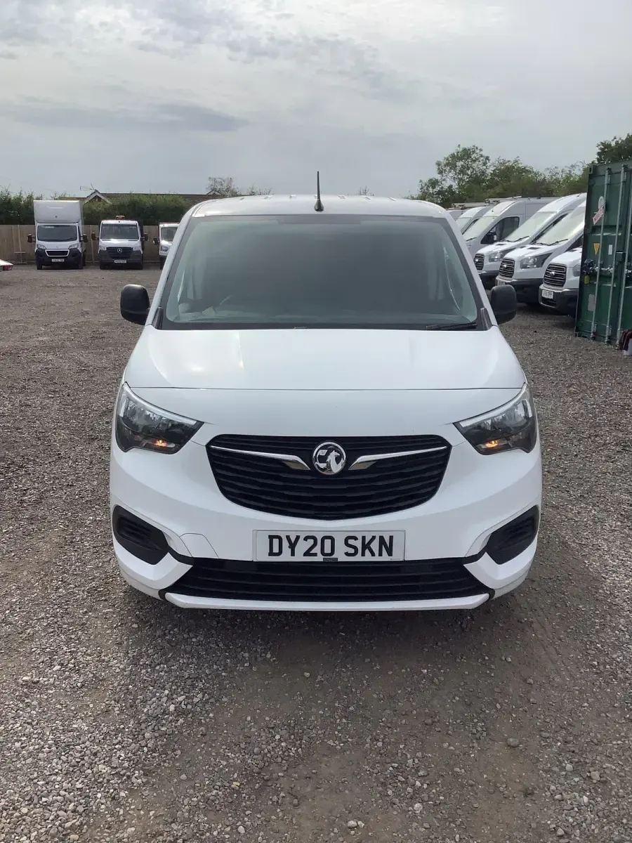 Used Vauxhall Combo Sportive 100 HP (73 kW) 2020 White MPV