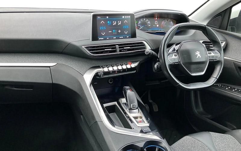 Used Peugeot 5008 Allure 131 HP (96 kW) 2019 White Estate