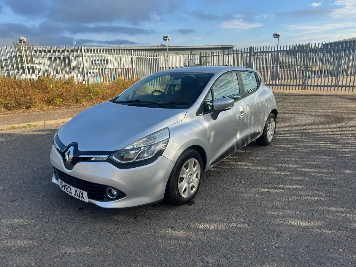 Used Renault Clio IV Expression+ 90 HP (66 kW) 2013 Silver Hatchback