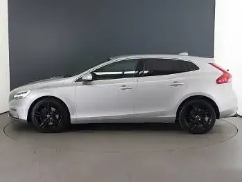 Käytetty Volvo V40 R-Design Pro 122 HP (89 kW) 2017 Hopea Viistoperä