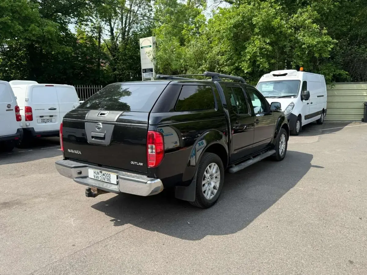 Used Nissan Navara 2011 Black Pickup