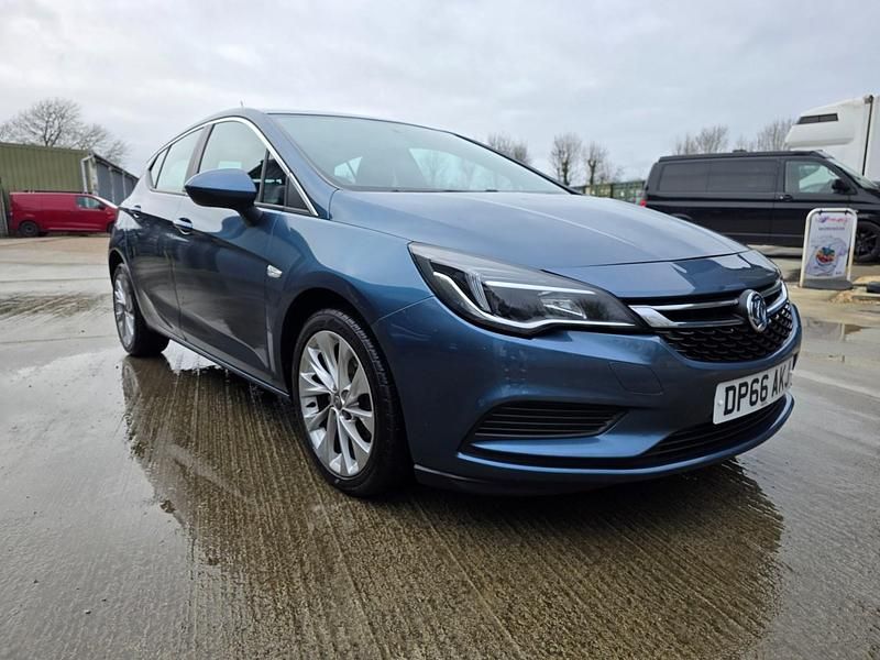 Used Vauxhall Astra Design Edition 125 HP (91 kW) 2016 Blue Hatchback