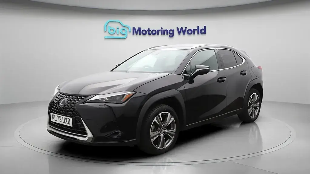 Usado Lexus UX 300e 150 kW (204 HP) 2023 SUV