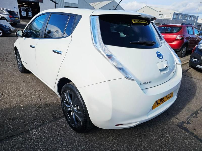 Used Nissan Leaf Tekna 80 kW (109 HP) 2015 White Hatchback