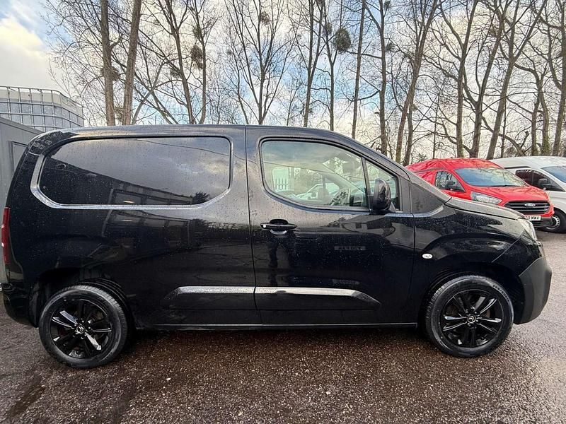 Used Citroën Berlingo 100 HP (73 kW) 2021 Black MPV