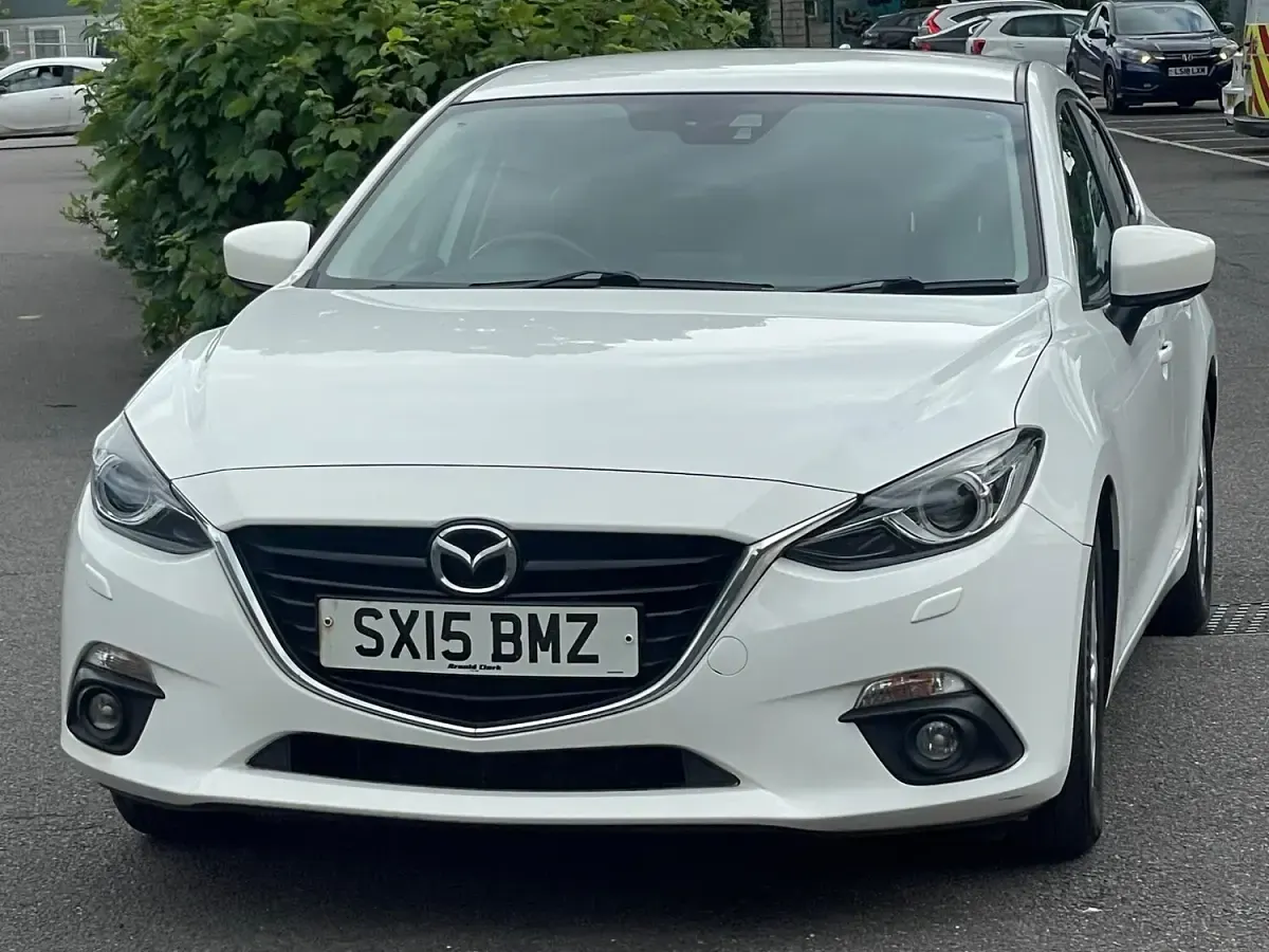 Used Mazda 3 165 HP (121 kW) 2015 White Hatchback