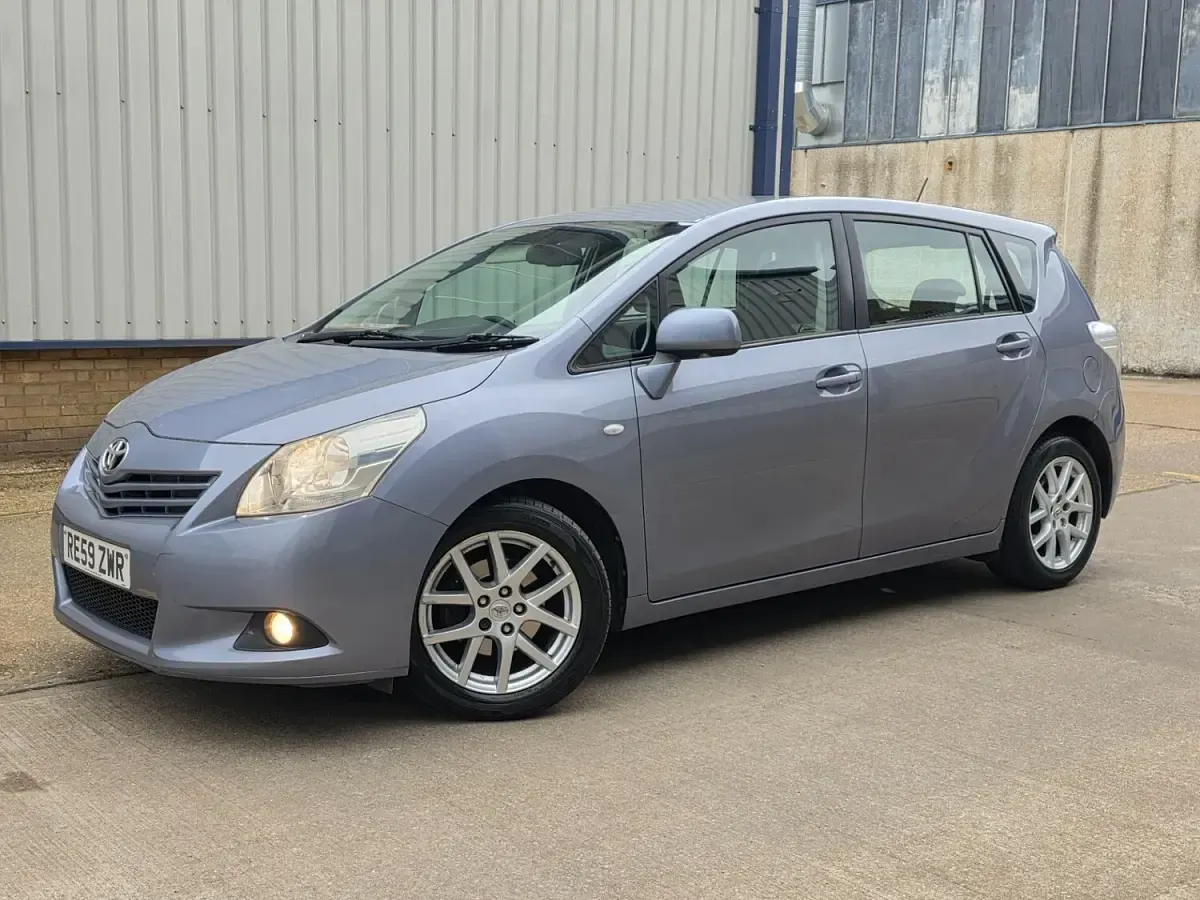 Used Toyota Verso 2009 Blue MPV